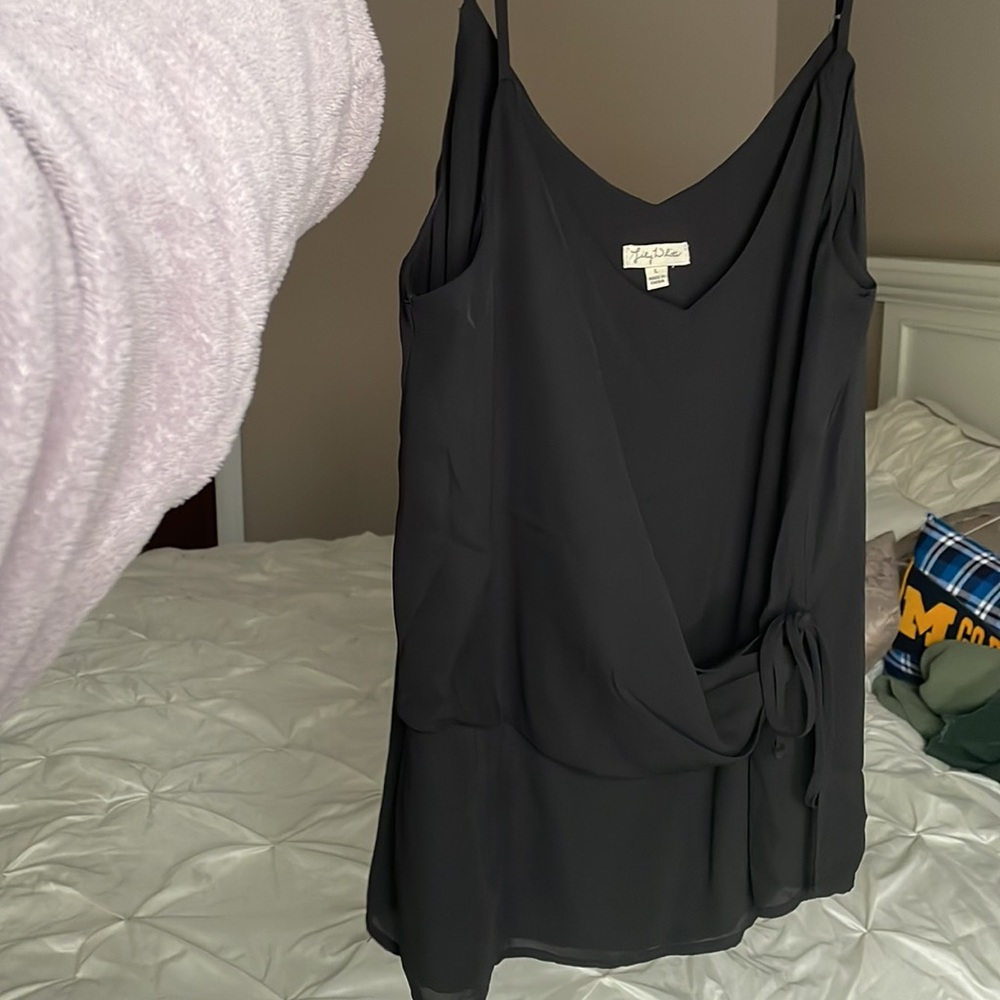 Lily White black front cross adjustable tie tank top size large